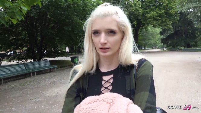 Extrem_Small_College_Mia_Cheat_Boyfriend_At_Fake_Model_Casting_For_Cash.jpg