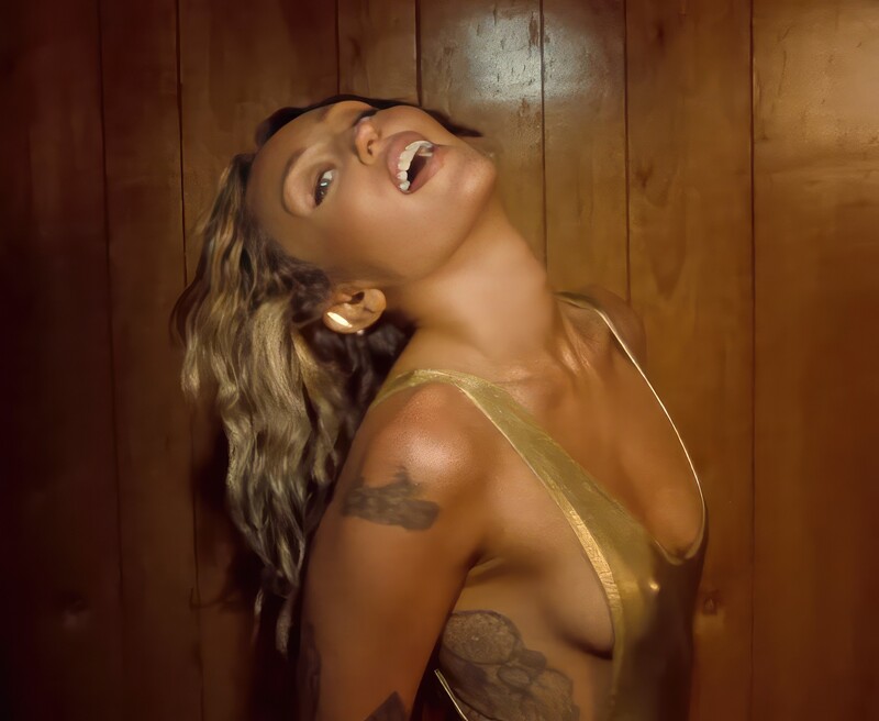 Miley Cyrus naked tits and pussy in hot outtakes 23